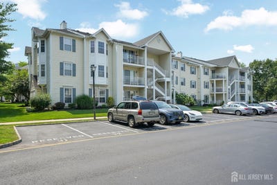 /international/us/19-pembrook-avenue-north-brunswick-nj-110119645109/
