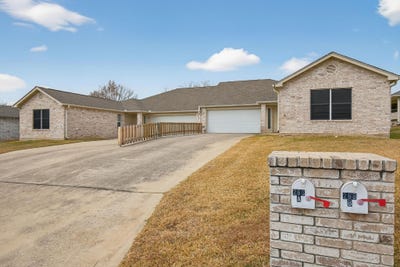 /international/us/268-braeburn-cir-meadowlakes-tx-110105632766/