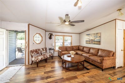 /international/us/4771-county-road-228-gonzales-tx-110101169969/