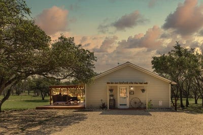 /international/us/222-spanish-oak-trail-harper-tx-110107717810/