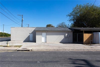 /international/us/3013-agnes-street-corpus-christi-tx-110110366439/