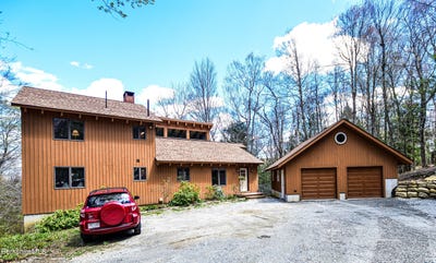 /international/us/121-hiawatha-rd-becket-ma-110107780509/