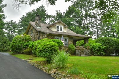 /international/us/26-monroe-street-waldwick-nj-110101123577/