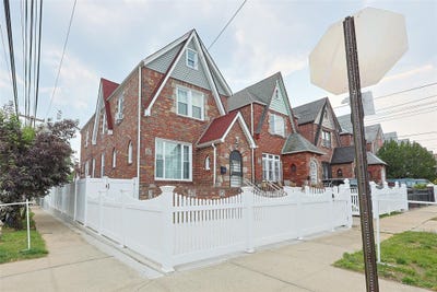 /international/us/191-68-115th-road-saint-albans-ny-110098779206/?lang=id