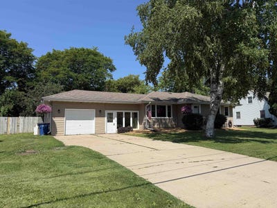 /international/us/151-s-oakwood-road-oshkosh-wi-110101054067/