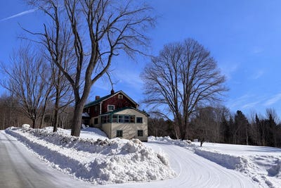 /international/us/752-mountain-street-brighton-vt-110106142334/