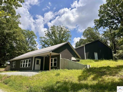 /international/us/28927-benton-house-warsaw-mo-110098184377/