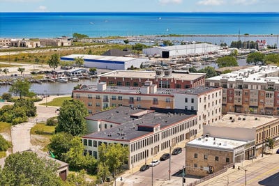 /international/us/134-main-st-racine-wi-110105735992/