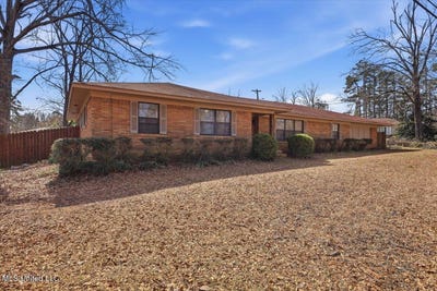/international/us/621-middleton-road-winona-ms-110105425764/