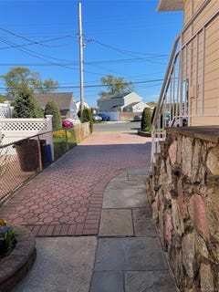 /international/us/554-long-beach-road-island-park-ny-110108297373/