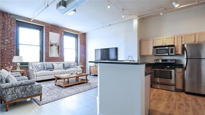 /international/us/200-main-street-kansas-city-mo-110104255719/