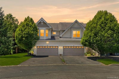 /international/us/29-avoncroft-lane-middletown-ny-110108579187/
