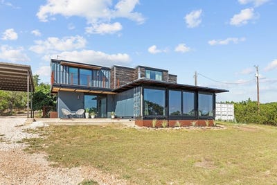 /international/us/232-spring-rd-fredericksburg-tx-110108223559/