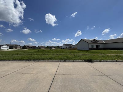 /international/us/728-n-redbud-valley-center-ks-110099367882/
