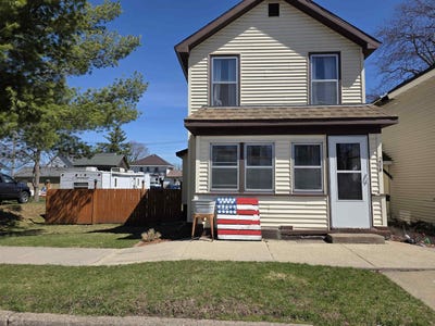/international/us/206-railroad-street-elroy-wi-110107232885/