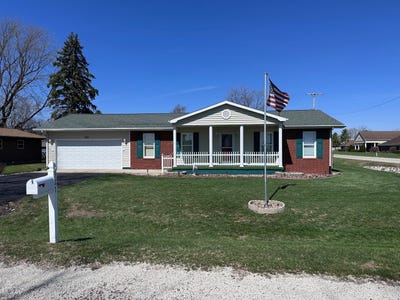 /international/us/321-e-elm-street-piper-city-il-110106916837/