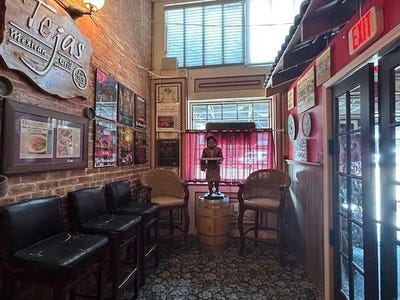 /international/us/112-w-grand-street-whitewright-tx-110106843835/