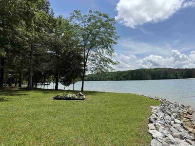 /international/us/01-lakefront-dr-russellville-al-110108352469/