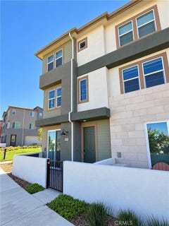 /international/us/27145-valley-oak-valencia-ca-110120138321/