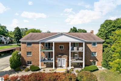 /international/us/540-georgetown-drive-traverse-city-mi-110108691626/