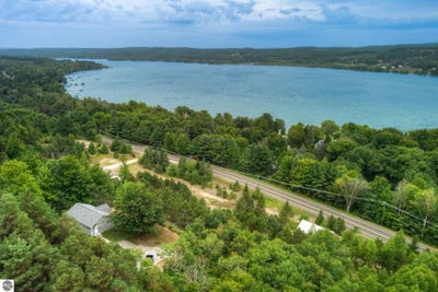 /international/us/2503-s-lake-leelanau-drive-lake-leelanau-mi-110109976446/