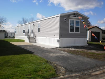/international/us/43-swan-lane-beecher-il-110108825791/