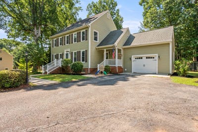/international/us/109-britt-place-forest-va-110109391579/