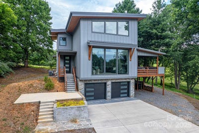 /international/us/22-lara-drive-mills-river-nc-110100916378/