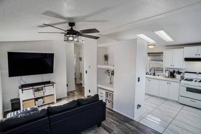 /international/us/7560-woodman-place-van-nuys-ca-110095396901/?lang=en