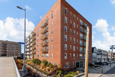 /international/us/133-beach-120th-street-queens-ny-110096995069/?lang=en