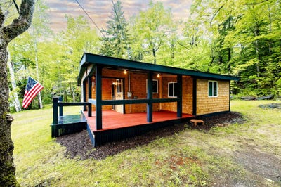 /international/us/1247-main-street-sandy-river-plt-me-110099109796/