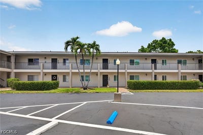 /international/us/6184-michelle-way-fort-myers-fl-110108507172/