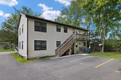 /international/us/479-eisenhower-street-marengo-il-110120662342/