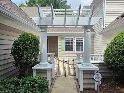 /international/us/102-lands-end-lane-carrollton-va-110119507213/