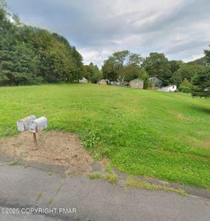 /international/us/17-19-upper-lehigh-main-street-freeland-pa-110120018672/