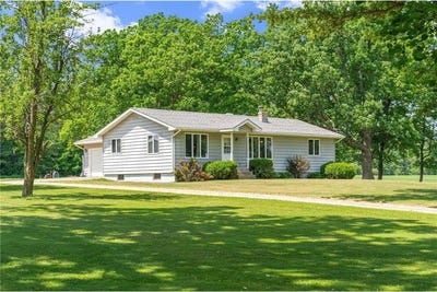 /international/us/1294-county-road-d-emerald-wi-110108632261/