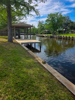 /international/us/114-robin-bridge-city-tx-110108534316/