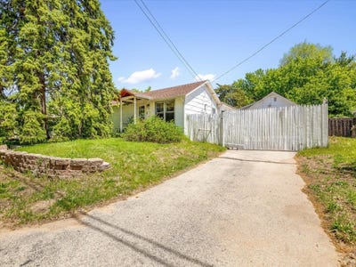 /international/us/205-n-jones-terrace-oregon-il-110107995434/