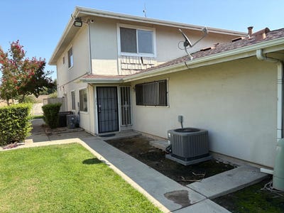 /international/us/4924-n-holt-fresno-ca-110105928816/