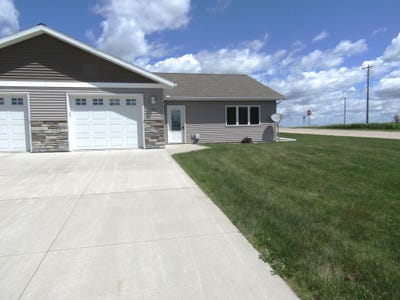 /international/us/216-mooney-circle-granite-falls-mn-110109138747/