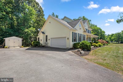 /international/us/7425-sandy-bottom-court-hughesville-md-110108879770/