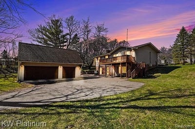 /international/us/3303-sandy-shore-drive-metamora-vlg-mi-110107083579/