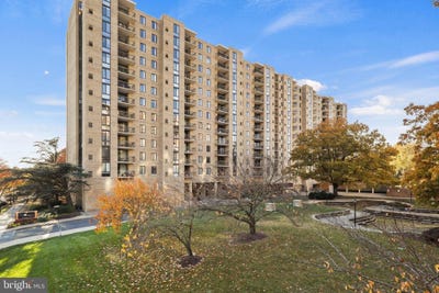 /international/us/4500-s-four-mile-run-drive-arlington-va-110120552253/