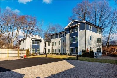 /international/us/32-exchange-street-east-greenwich-ri-110105197743/