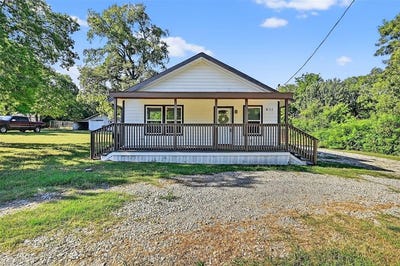 /international/us/611-w-locust-street-whitewright-tx-110101438457/