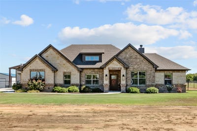 /international/us/953-county-road-4764-boyd-tx-110120424035/