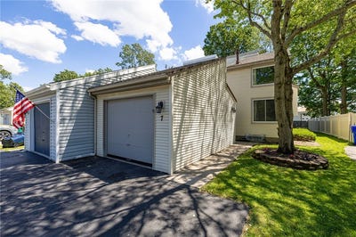 /international/us/7-brimsdown-circle-fairport-ny-110108906483/