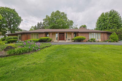 /international/us/9-camelot-drive-oak-brook-il-110108297229/