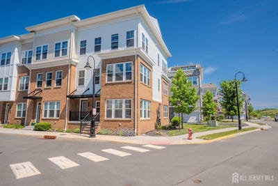/international/us/74-bond-street-north-brunswick-nj-110108825143/
