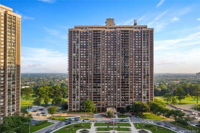 /international/us/27010-grand-central-parkway-floral-park-ny-110120722042/